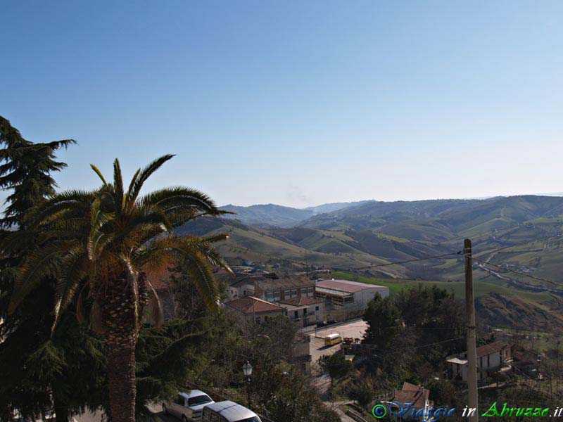 15-P1011085+.jpg - 15-P1011085+.jpg - Panorama dal borgo.